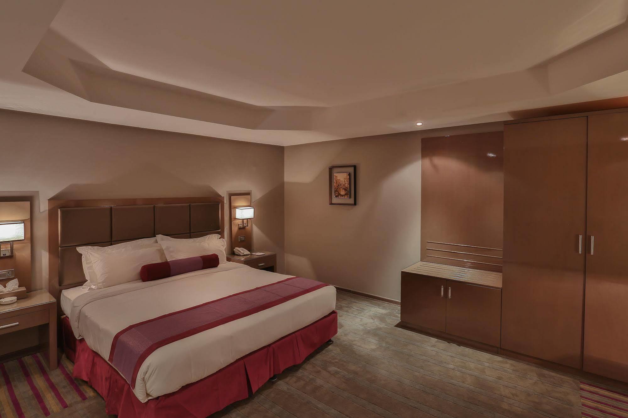 Aparthotel Park House Rijad Zewnętrze zdjęcie